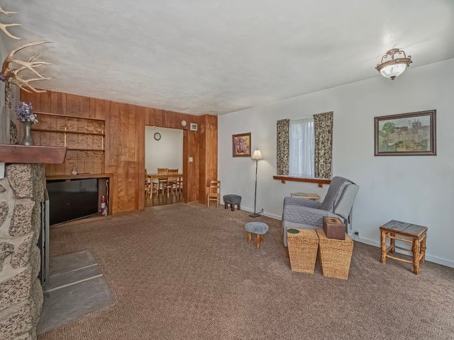 2 Ferry Street, East Vandergrift, PA 15629
