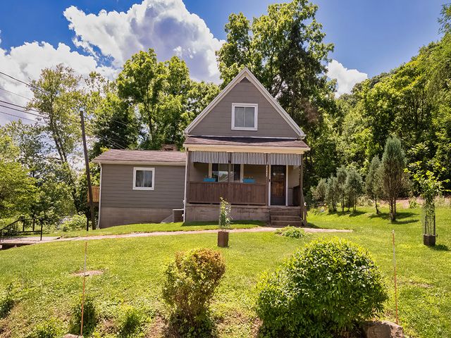 2 Ferry Street, East Vandergrift, PA 15629