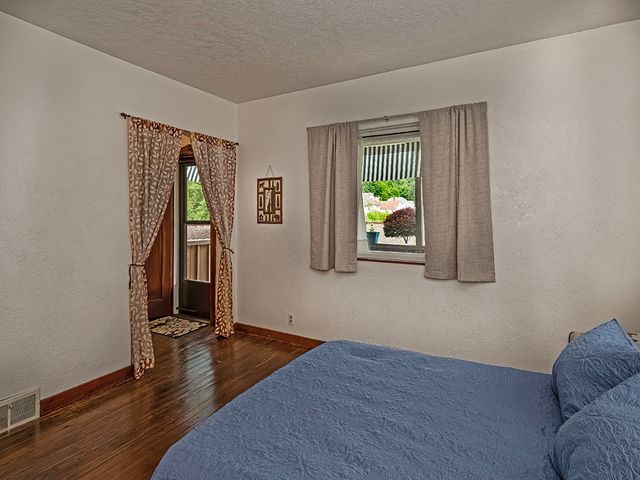 2 Ferry Street, East Vandergrift, PA 15629