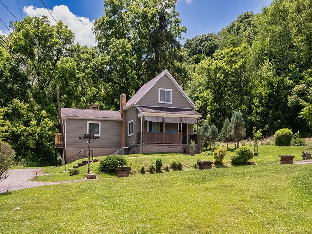 2 Ferry Street, East Vandergrift, PA 15629