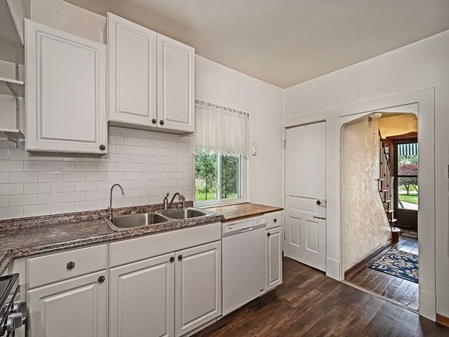 2 Ferry Street, East Vandergrift, PA 15629