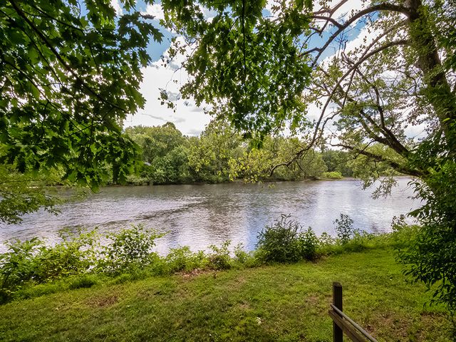 2 Ferry Street, East Vandergrift, PA 15629