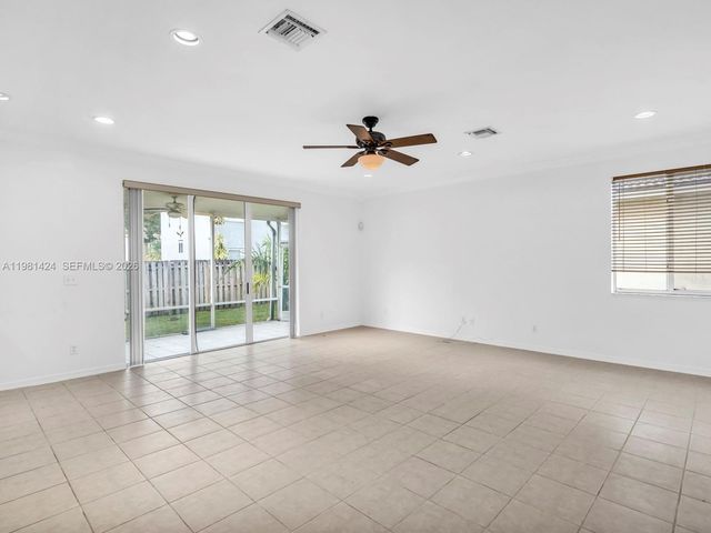 1663 E Harmony Lake Cir ., Davie, FL 33324
