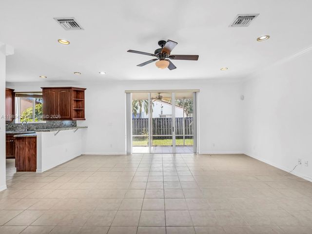 1663 E Harmony Lake Cir ., Davie, FL 33324
