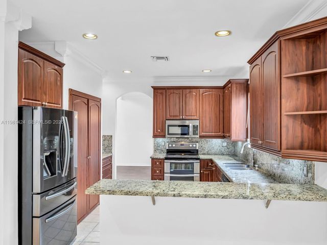 1663 E Harmony Lake Cir ., Davie, FL 33324