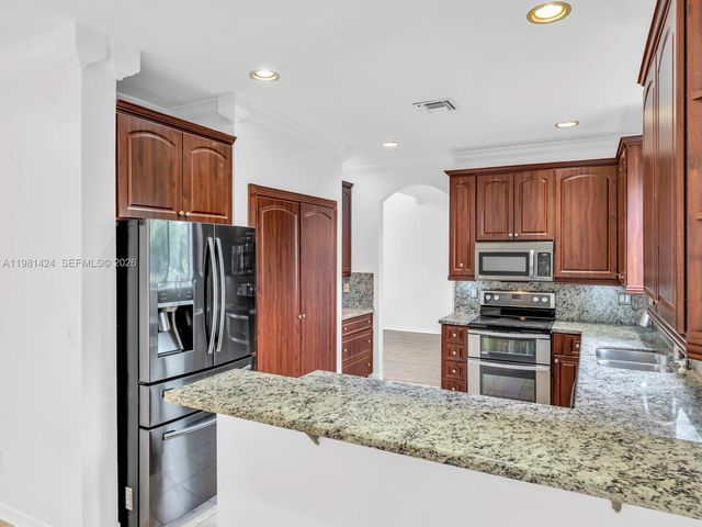 1663 E Harmony Lake Cir ., Davie, FL 33324