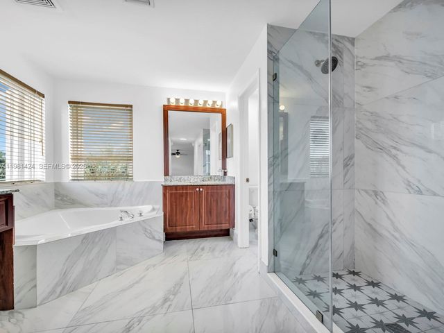 1663 E Harmony Lake Cir ., Davie, FL 33324