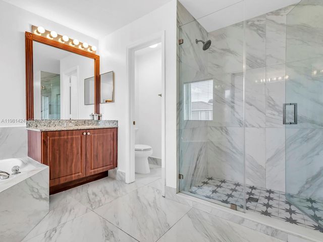 1663 E Harmony Lake Cir ., Davie, FL 33324