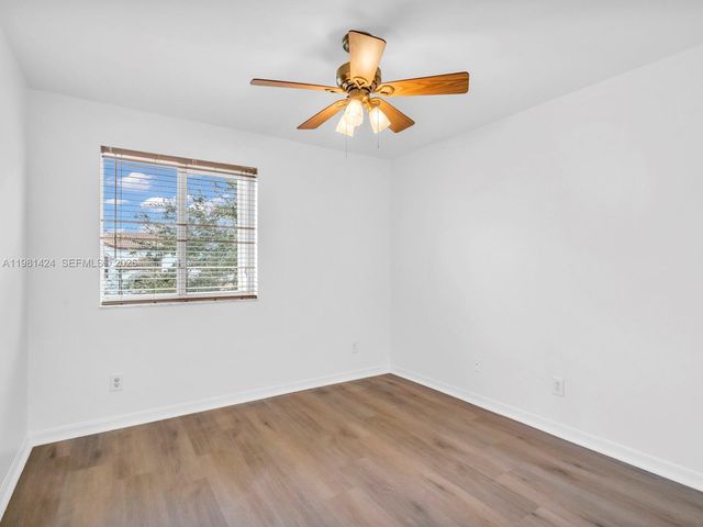 1663 E Harmony Lake Cir ., Davie, FL 33324