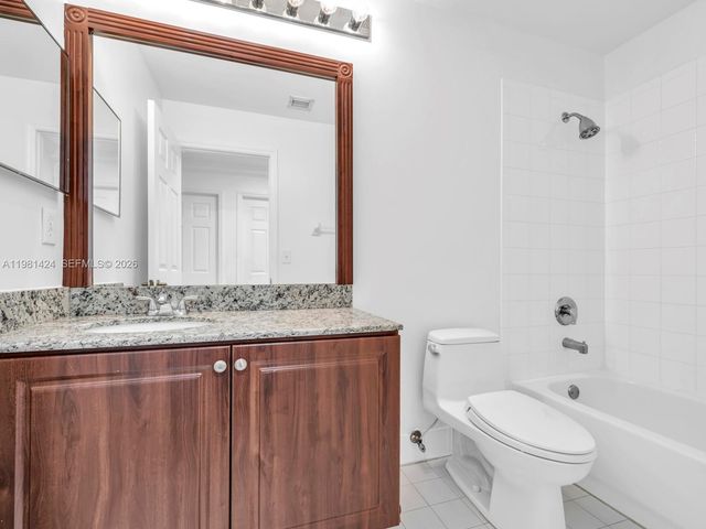 1663 E Harmony Lake Cir ., Davie, FL 33324