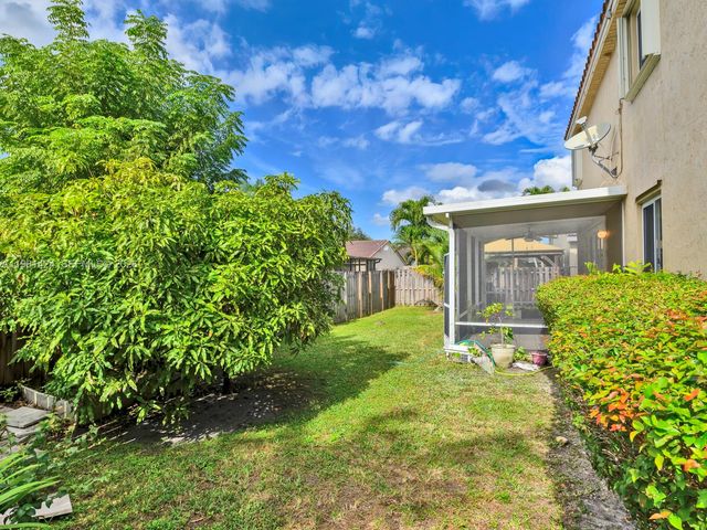 1663 E Harmony Lake Cir ., Davie, FL 33324