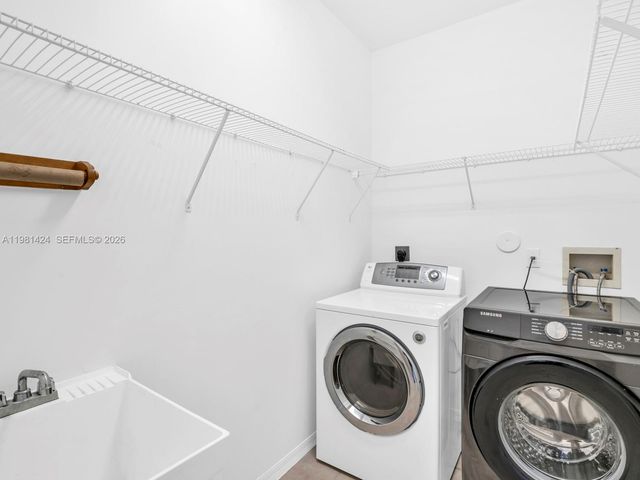 1663 E Harmony Lake Cir ., Davie, FL 33324