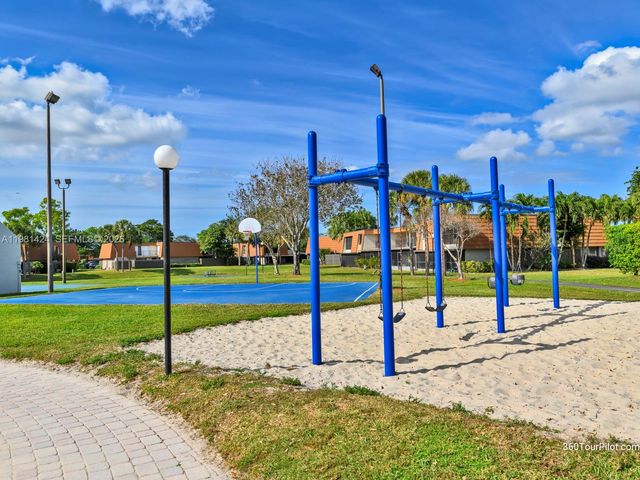 1663 E Harmony Lake Cir ., Davie, FL 33324