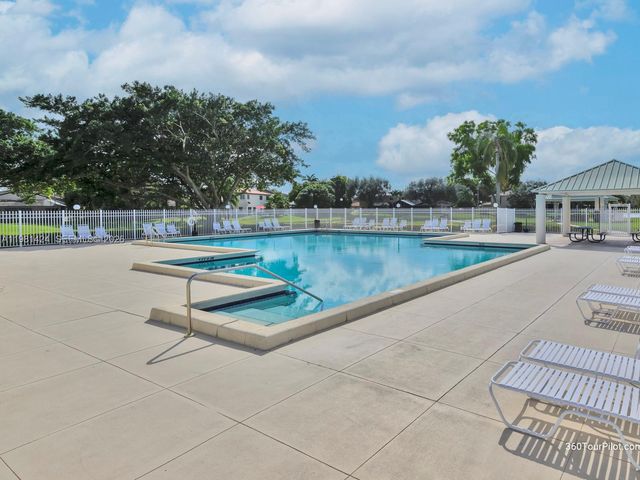 1663 E Harmony Lake Cir ., Davie, FL 33324