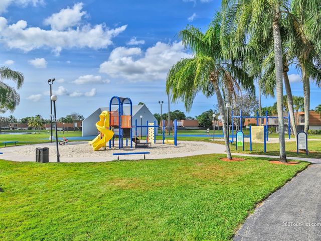 1663 E Harmony Lake Cir ., Davie, FL 33324