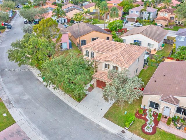 1663 E Harmony Lake Cir ., Davie, FL 33324