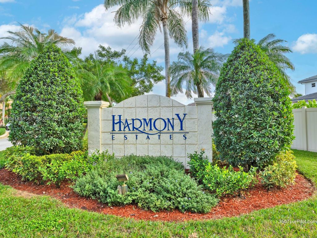 1663 E Harmony Lake Cir ., Davie, FL 33324