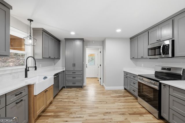 275 Merrydale Lane, Clayton, GA 30525