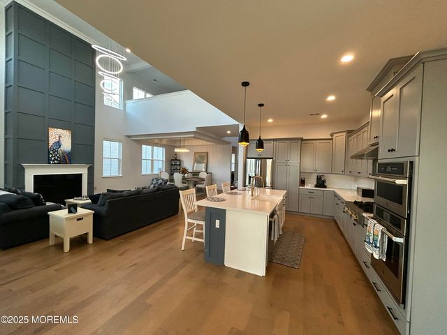 6 Scarlett Terrace, Manalapan, NJ 07726