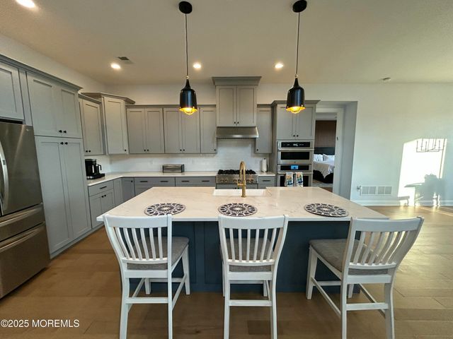 6 Scarlett Terrace, Manalapan, NJ 07726