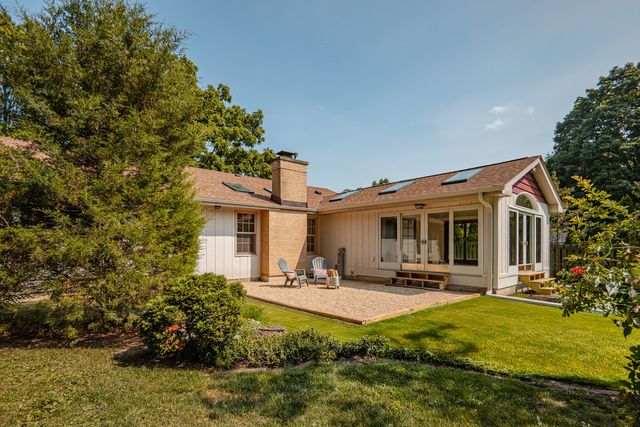 915 S JEFFERSON Street, Batavia, IL 60510