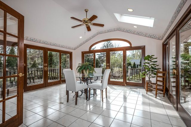 915 S JEFFERSON Street, Batavia, IL 60510
