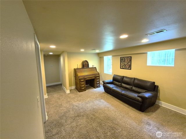 5615 S 2nd Avenue, Everett, WA 98203