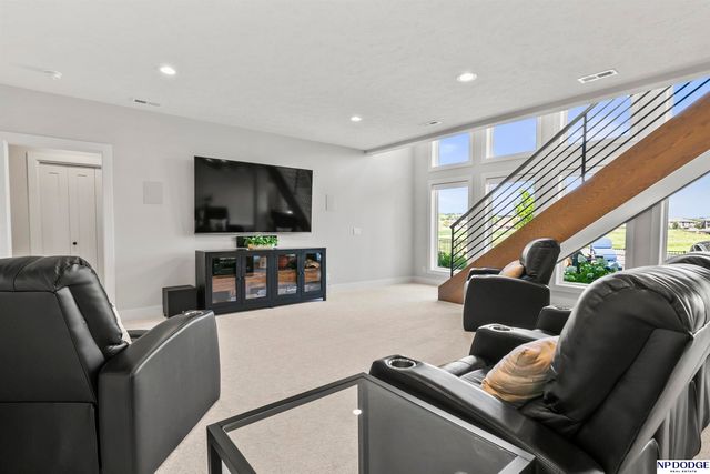 9859 S 98 Circle, Papillion, NE 68048