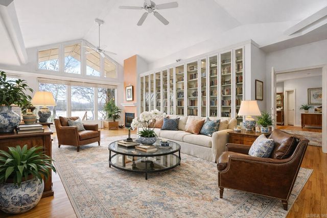 17 BREEZEWOOD Cove, Maumelle, AR 72113