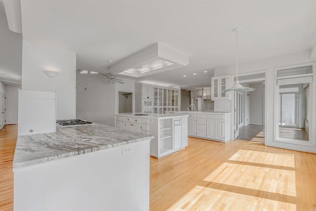 17 BREEZEWOOD Cove, Maumelle, AR 72113