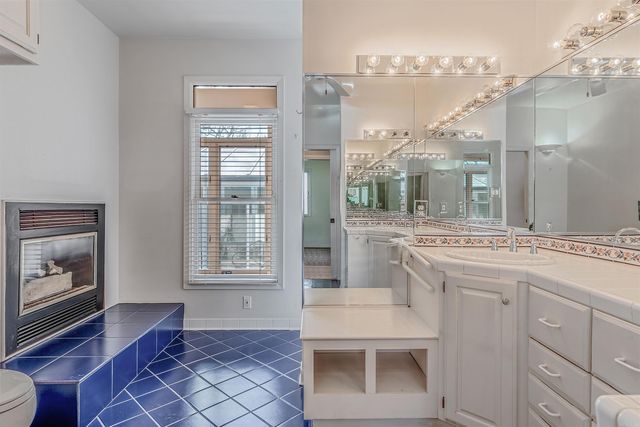 17 BREEZEWOOD Cove, Maumelle, AR 72113