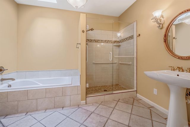 17 BREEZEWOOD Cove, Maumelle, AR 72113