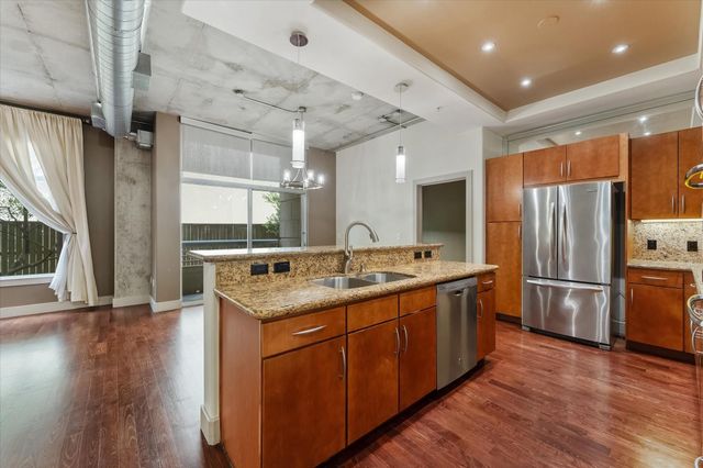 1901 Post Oak Boulevard 104, Houston, TX 77056