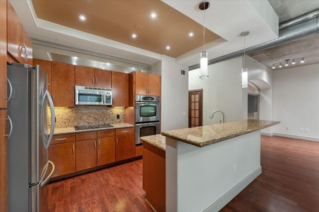 1901 Post Oak Boulevard 104, Houston, TX 77056