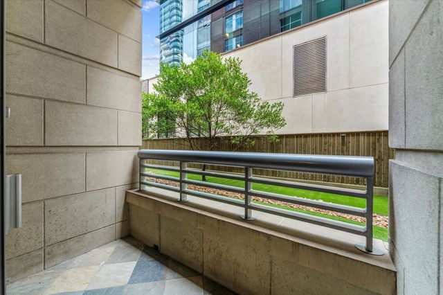 1901 Post Oak Boulevard 104, Houston, TX 77056