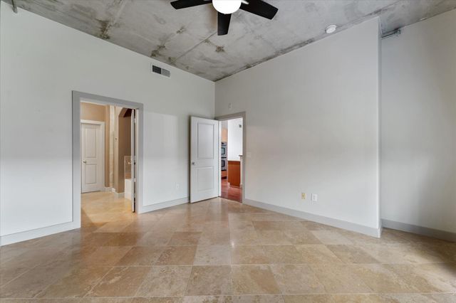 1901 Post Oak Boulevard 104, Houston, TX 77056