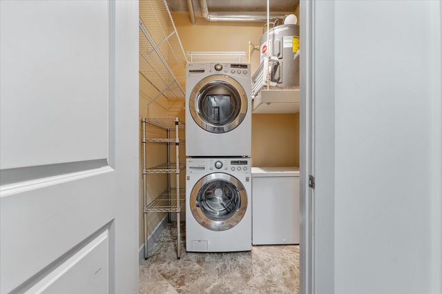 1901 Post Oak Boulevard 104, Houston, TX 77056