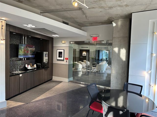 1901 Post Oak Boulevard 104, Houston, TX 77056