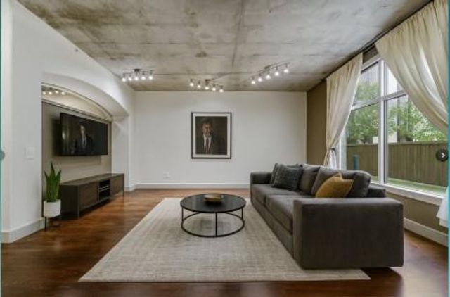 1901 Post Oak Boulevard 104, Houston, TX 77056