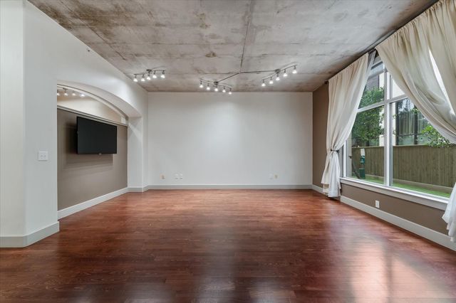 1901 Post Oak Boulevard 104, Houston, TX 77056