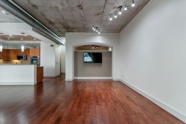 1901 Post Oak Boulevard 104, Houston, TX 77056