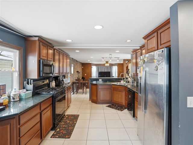 12126 Centralia, Redford, MI 48239