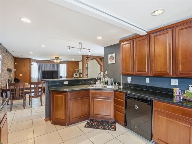 12126 Centralia, Redford, MI 48239