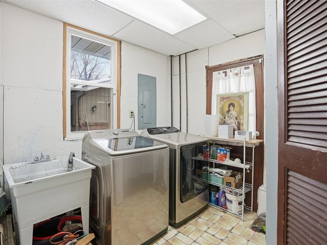 12126 Centralia, Redford, MI 48239