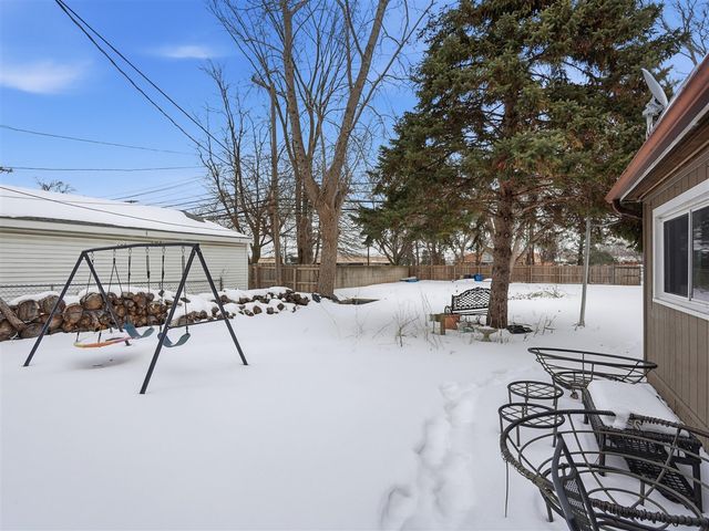 12126 Centralia, Redford, MI 48239