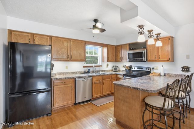 501 Eileen Ct, Vine Grove, KY 40175