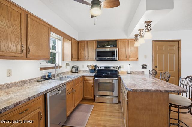 501 Eileen Ct, Vine Grove, KY 40175