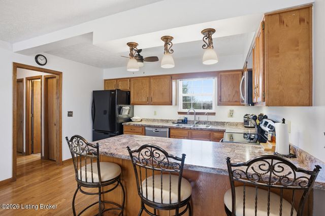 501 Eileen Ct, Vine Grove, KY 40175