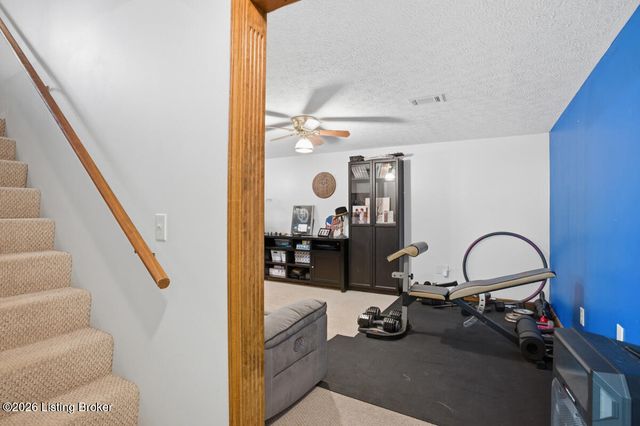 501 Eileen Ct, Vine Grove, KY 40175