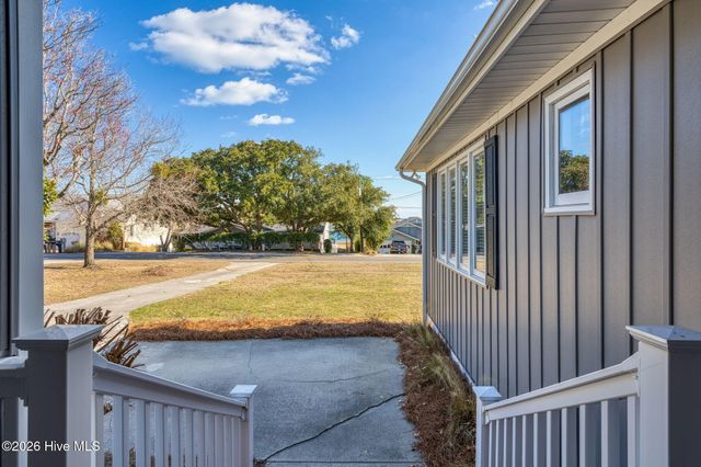 1966 Kings Landing Road, Hampstead, NC 28443